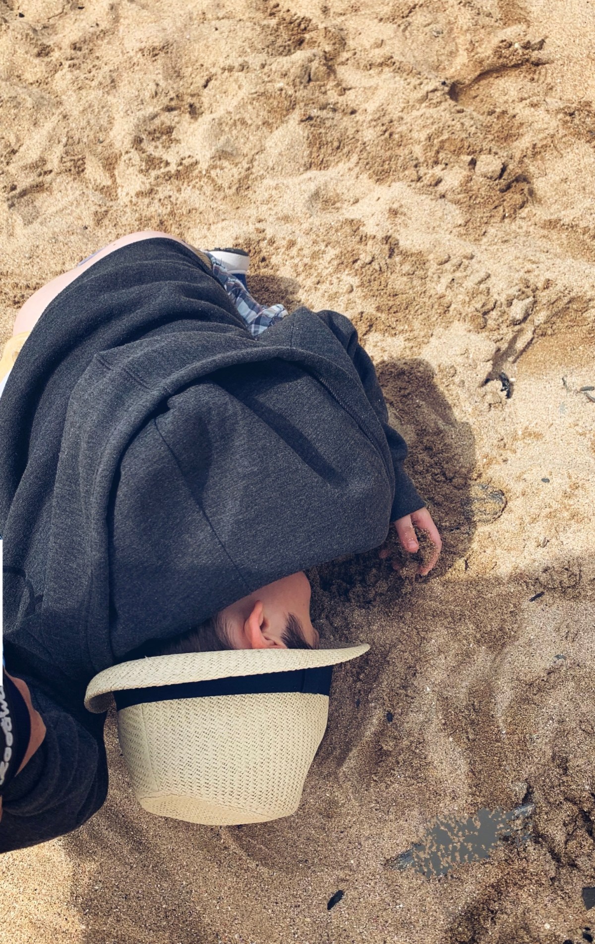 3F8BE375-C64E-4D74-B7B5-5F7EBB7F38E6